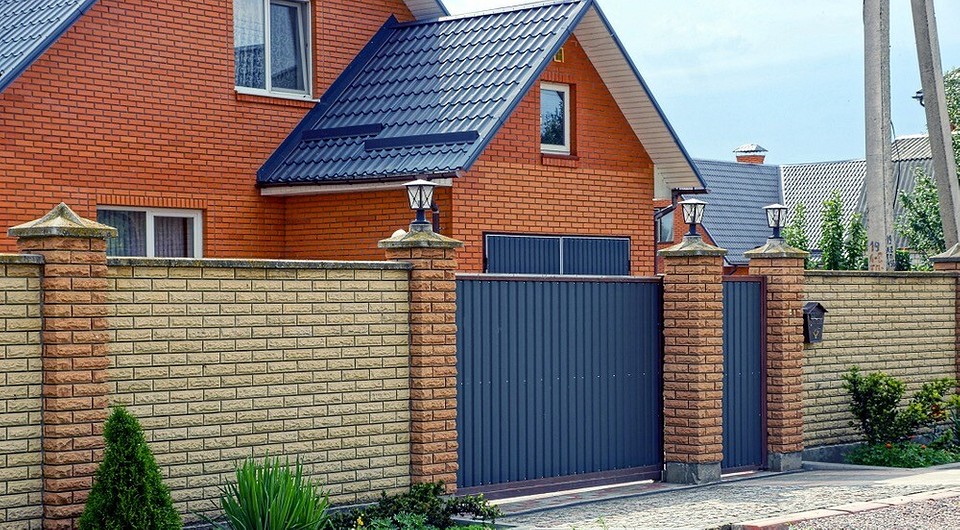 Как сделать забор из кирпича